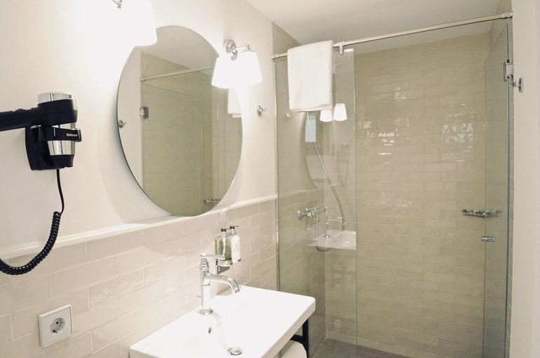 Bathroom 5, Hotel Basílica, Baleares