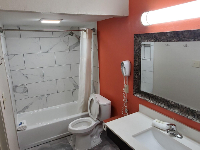 Bathroom 5, Executive Inn, Escambia