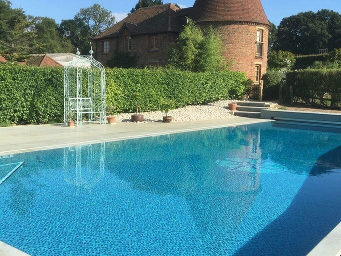 Sport & Beauty, Hurst Farm, Surrey