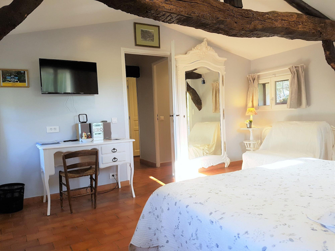 Bedroom 3, B&B With Charm - Quiet With Kitchen & sw Pool, Alpes-Maritimes