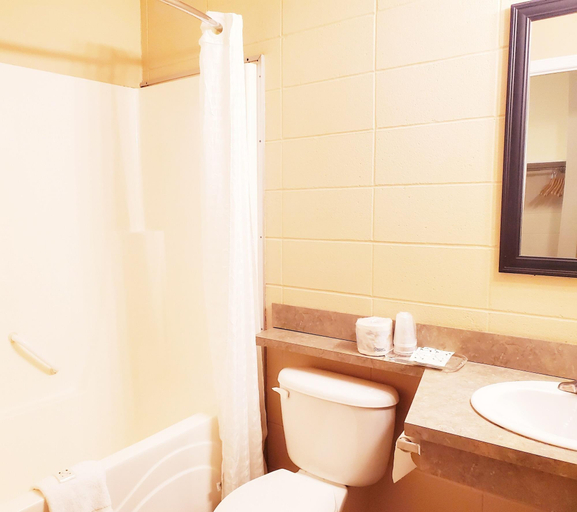 Bathroom 5, Canadian Motor Inn, Division No. 19