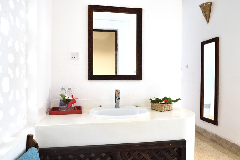 Bathroom 5, Shooting Star Boutique Hotel, Kaskazini 'B'