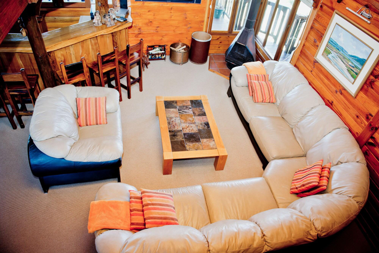 Public Area 5, Oyster Creek Lodge, Eden