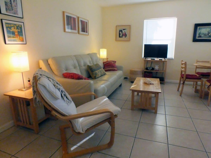 Public Area 3, Holiday Isle Yacht Club, Broward