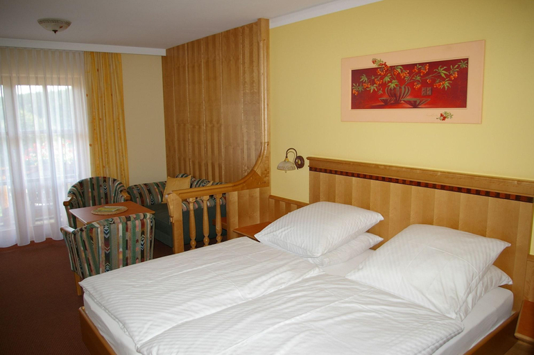 Bedroom 3, Pension Zur Alten Schmiede, Regen