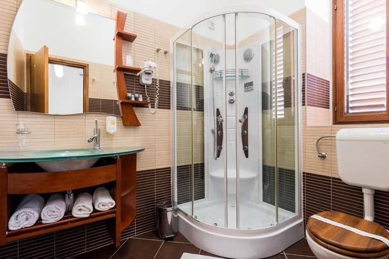 Bathroom, Marina Hotel - Restaurant, Fažana