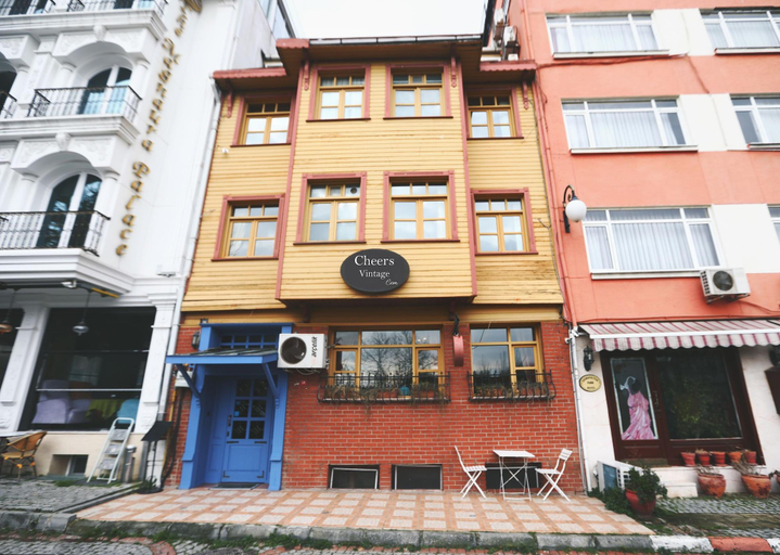 Exterior & Views