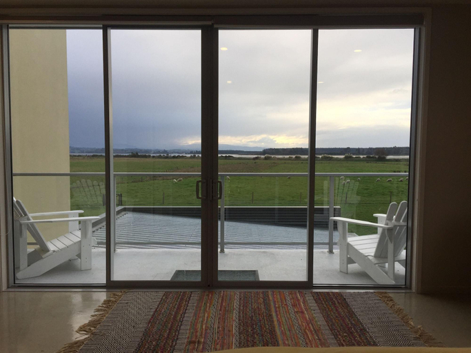Sport & Beauty, Rabbit Island Huts, Tasman