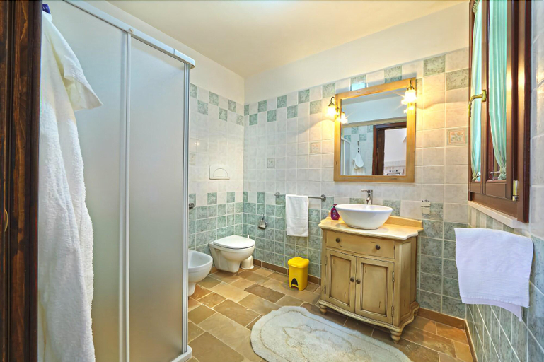 Bathroom 5, Trulli D'Autore, Taranto