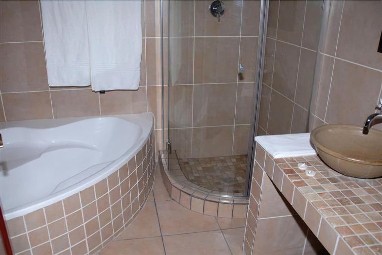 Bathroom 4, Attache Guest Lodge, City of Johannesburg