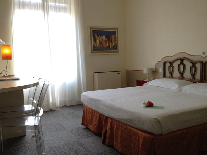 Bedroom 4, Albergo Minerva, Genova