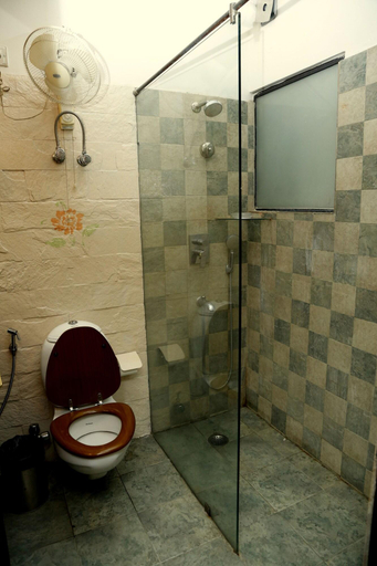 Bathroom, The Estate Villa, Delhi