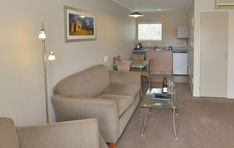 Bedroom 2, Brougham Heights Motel, New Plymouth
