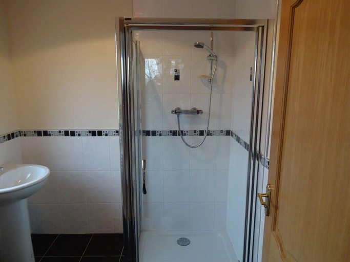 Bathroom 4, Wester Muirhouse, Falkirk