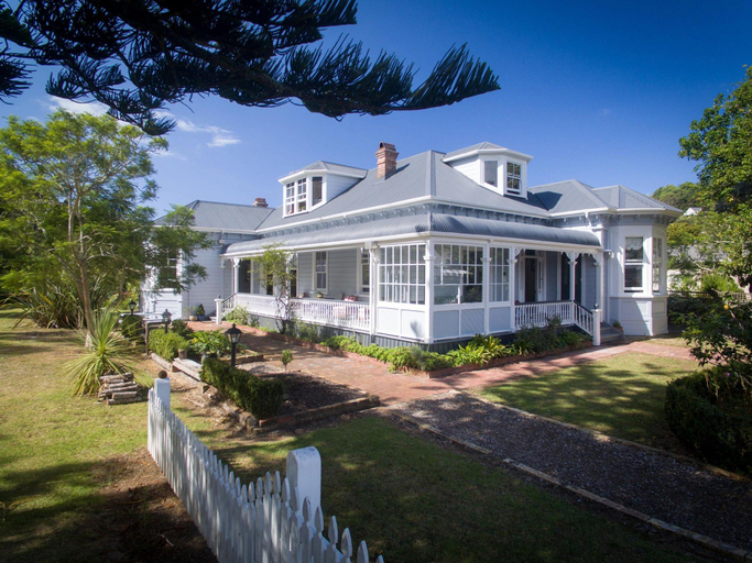 Exterior & Views