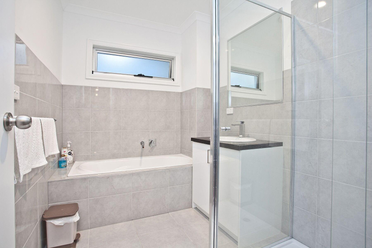Bathroom 3, St Albans In, Brimbank - Keilor