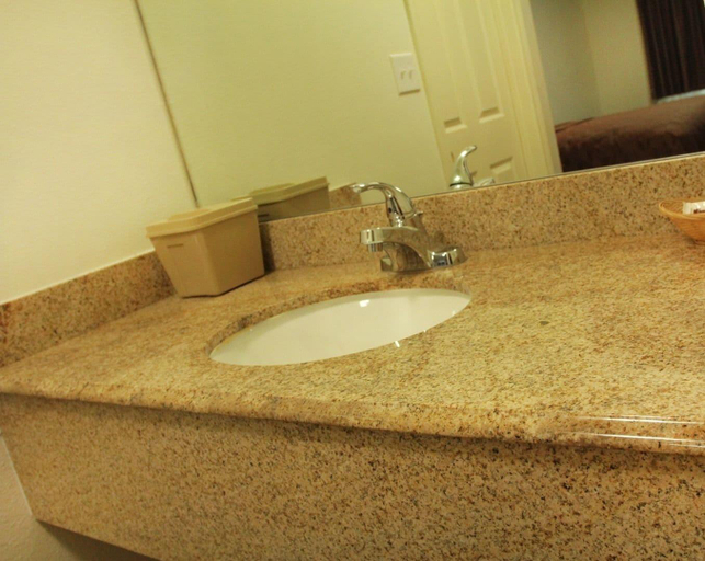 Bathroom 3, Maverick Inn, Maverick