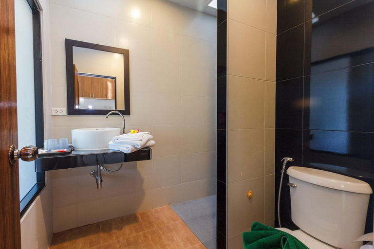 Bathroom 5, Happy Eight Resort, Phuket Island