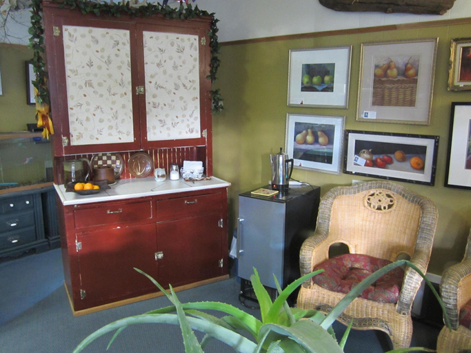 Public Area 3, Big Horn Motel, Johnson