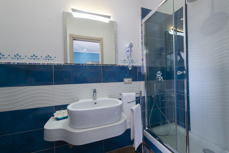 Bathroom 5, B&B Il Girasole, Napoli