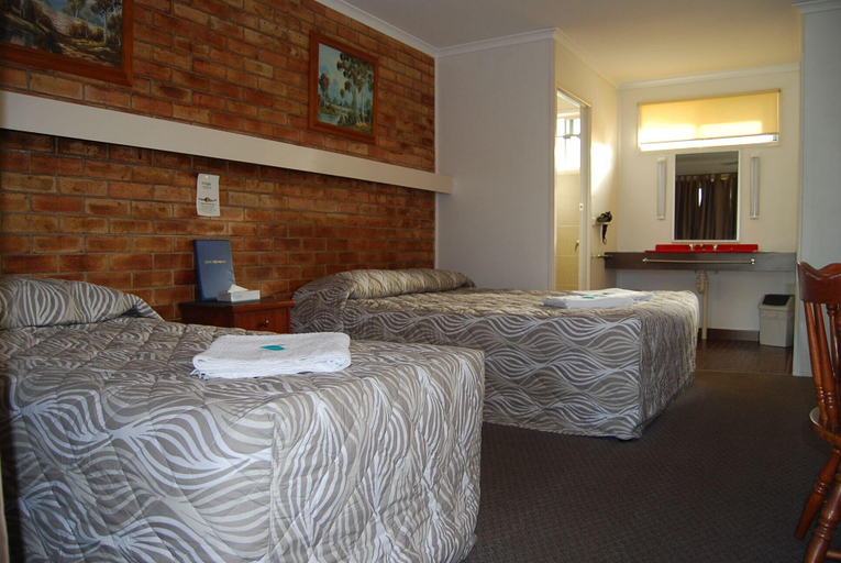 Public Area 3, Avocado Motor Inn, Isis