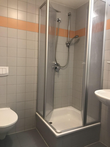 Bathroom 5, Jugendherberge Potsdam, Potsdam