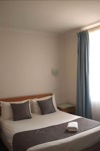 Bedroom 3, Taft Motor Inn, Adelaide