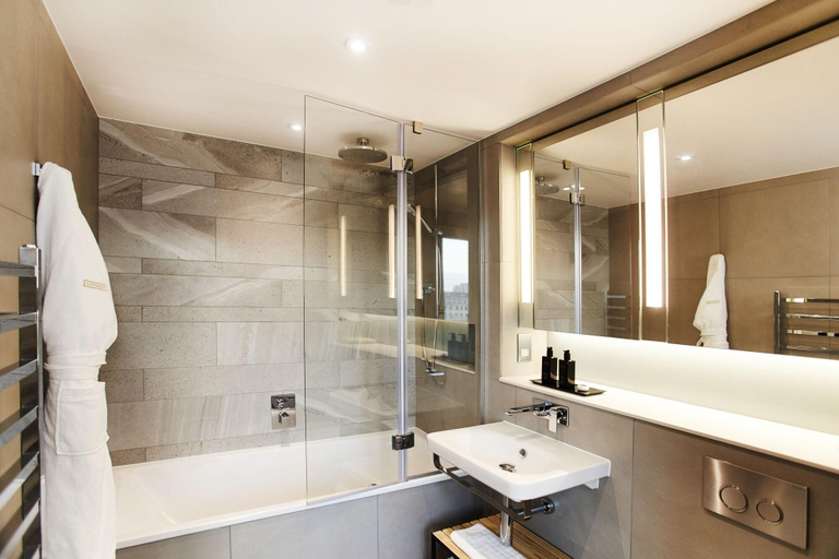 Bathroom 5, Citysuites Aparthotel, Manchester