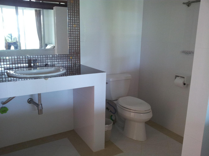 Bathroom 5, Makathanee Resort, K. Ko Kut