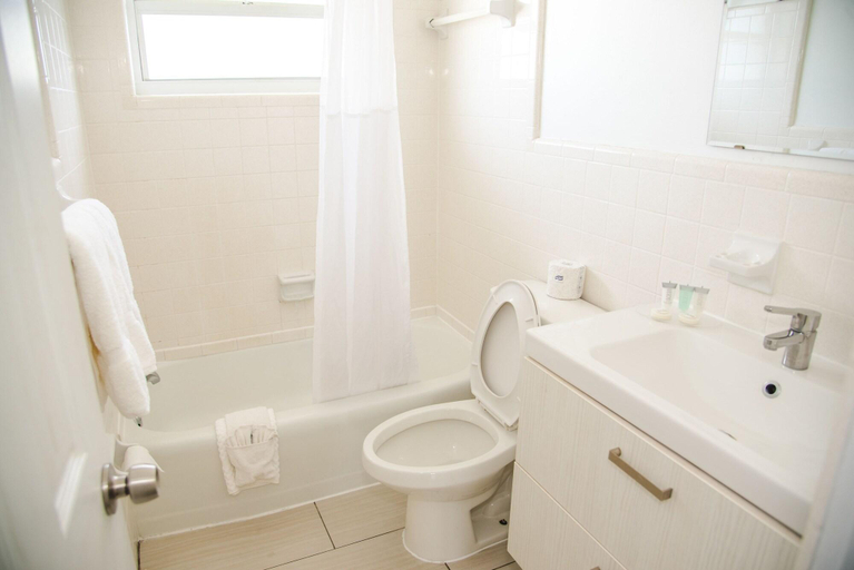 Bathroom 3, Regency Inn & Suites, Sarasota