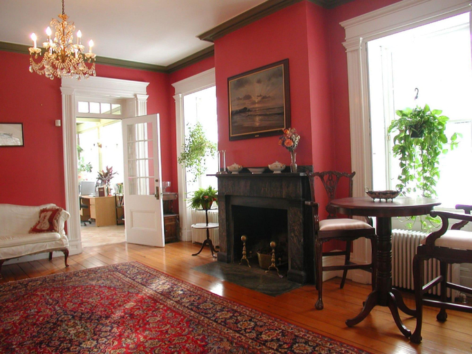 Public Area 2, Delano Homestead Bed & Breakfast, Bristol