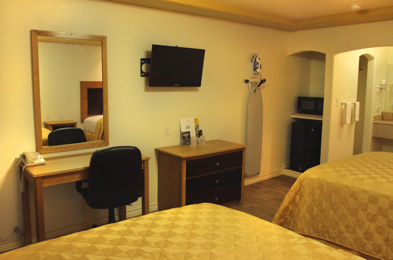 Bedroom 2, Maverick Inn, Maverick
