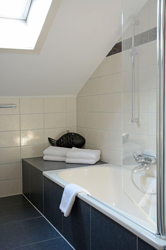 Bathroom 4, Hotel garni Kaiserstuhl, Breisgau-Hochschwarzwald