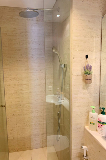 Bathroom 5, Lux Studio 55 with Netflix, Smart TV and Pool View at Taman Anggrek Residence, West Jakarta