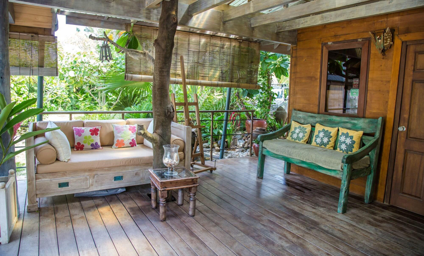 Public Area 2, Green Lodge Moorea