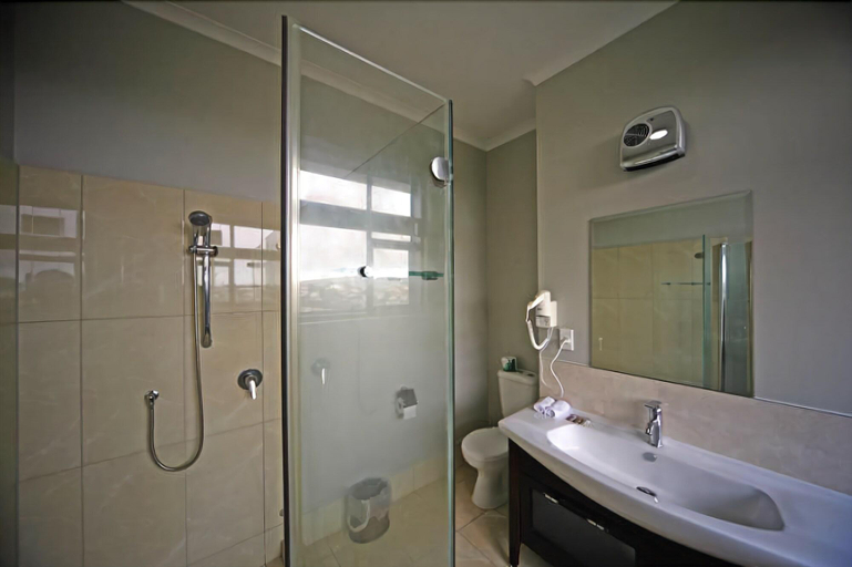 Bathroom, Eden Gardens Motel, Waitaki