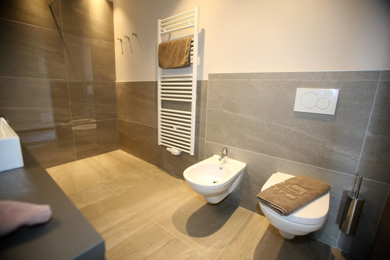 Bathroom 4, Finkenhof, Bolzano