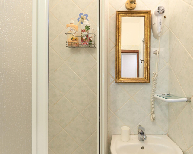 Bathroom 5, Residenza Martin, Florence
