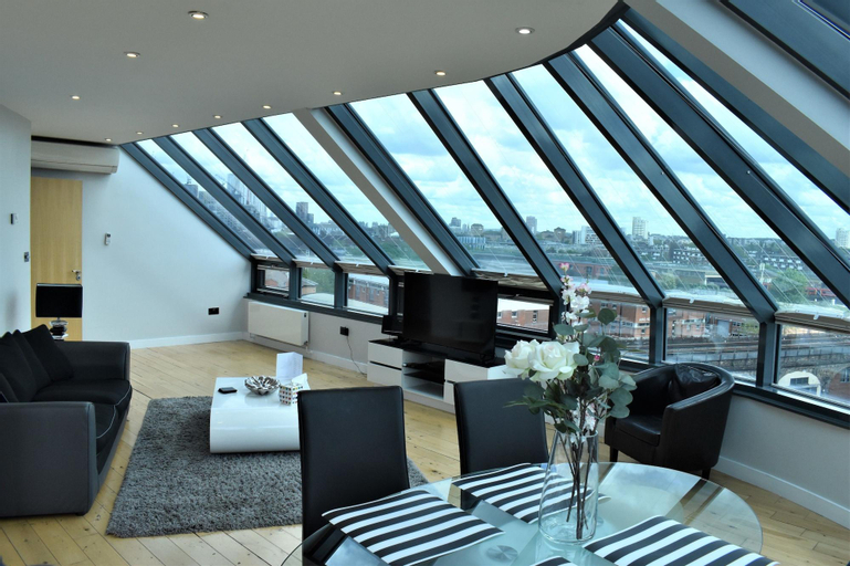 Luxlogic, London