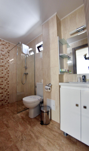 Bathroom 5, Mera Resort, Mangalia