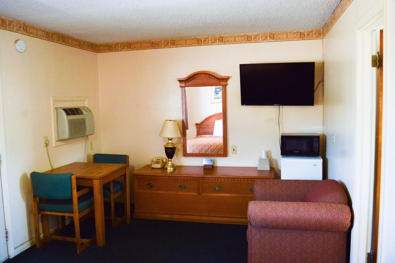 Bedroom 2, western skies motel, Donley