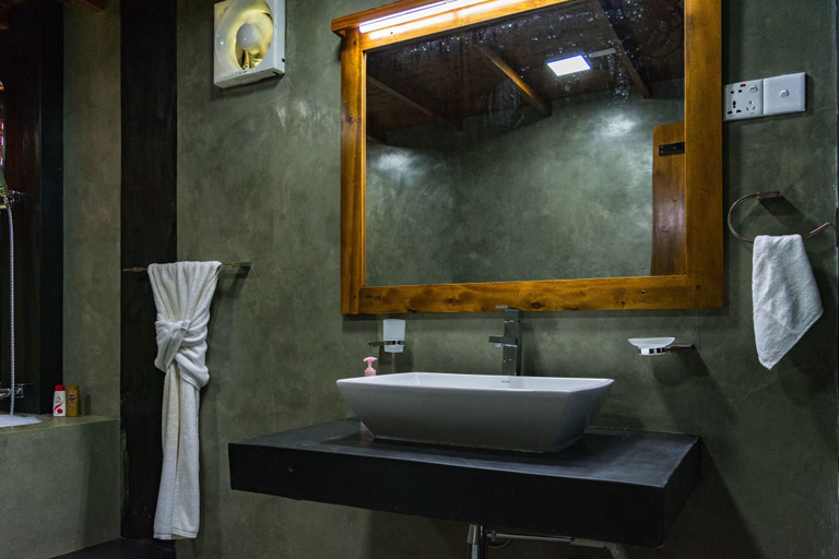 Bathroom 4, Kandy Cabana Eco Resort, Udapalatha