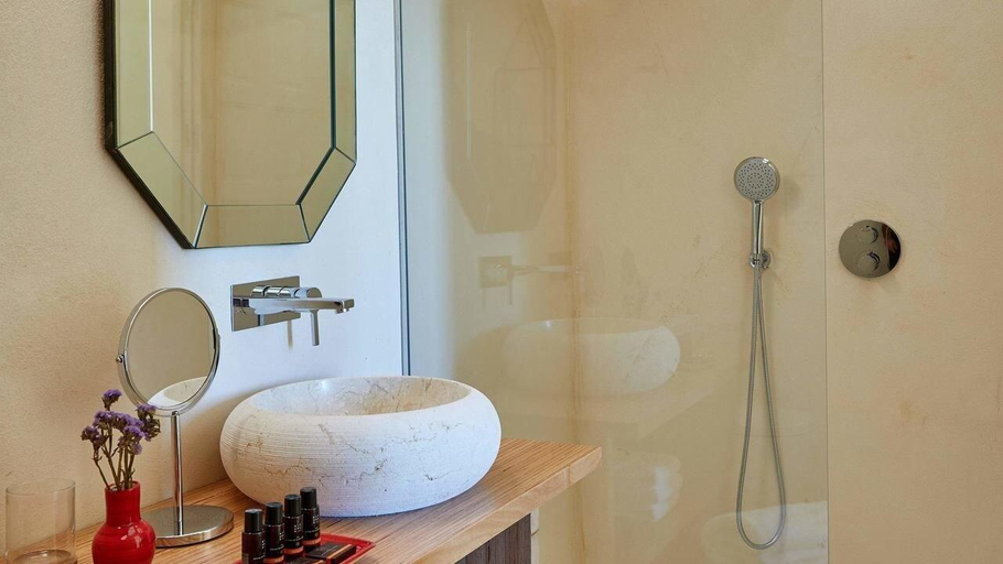 Bathroom 4, Trafalgar Polo Club, Cádiz