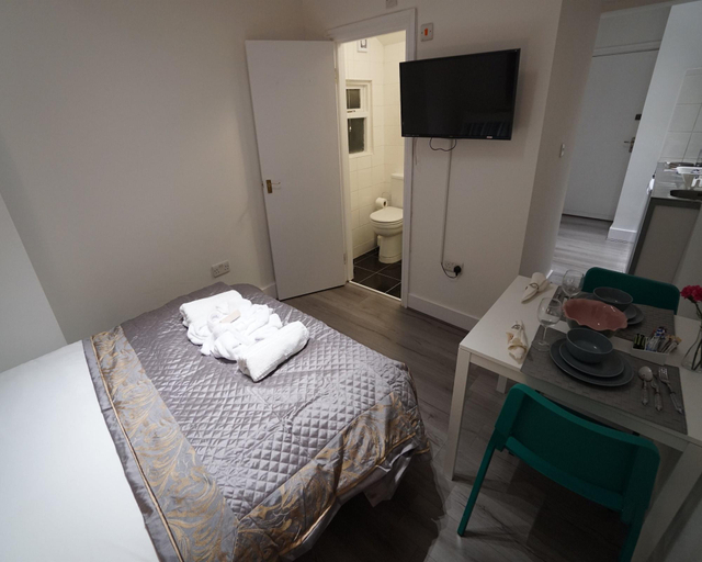 Bedroom 4, London Queens Apartments, London