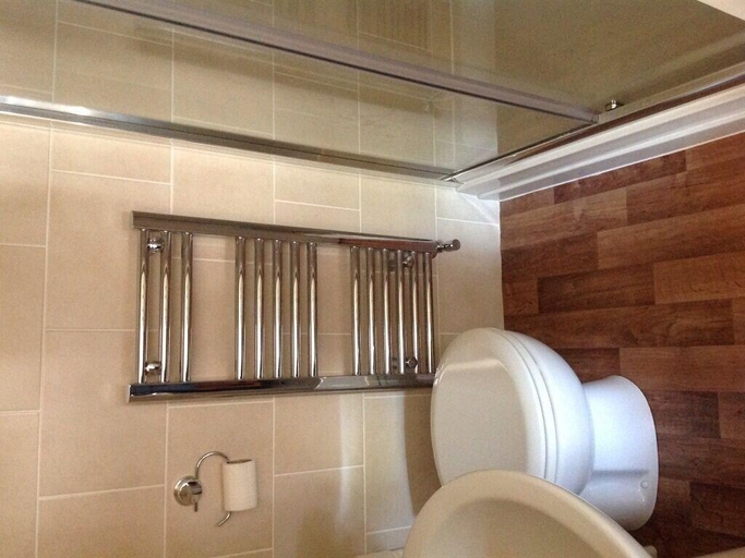 Bathroom 3, Pendle Inn, Lancashire