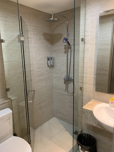 Bathroom 5, Gold Coast PIK By HAPPY STAY, Jakarta Utara