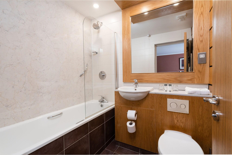 Bathroom 3, Strangford Arms Hotel Newtownards, North Down and Ards