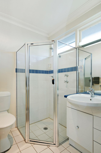 Bathroom 3, Colonial Terrace Motor Inn, Port Stephens