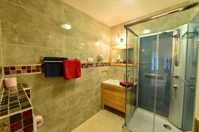 Bathroom 4, Au Pied du Chateau, Hautes-Pyrénées