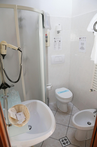 Bathroom 5, Abbazia Bed & Breakfast , Mantegna Hotels, Mantua
